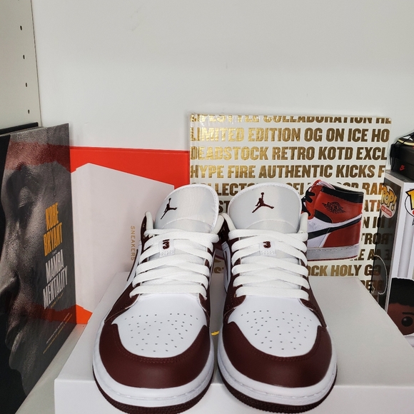 Jordan 1 Low Team Red - Picture 4 of 4